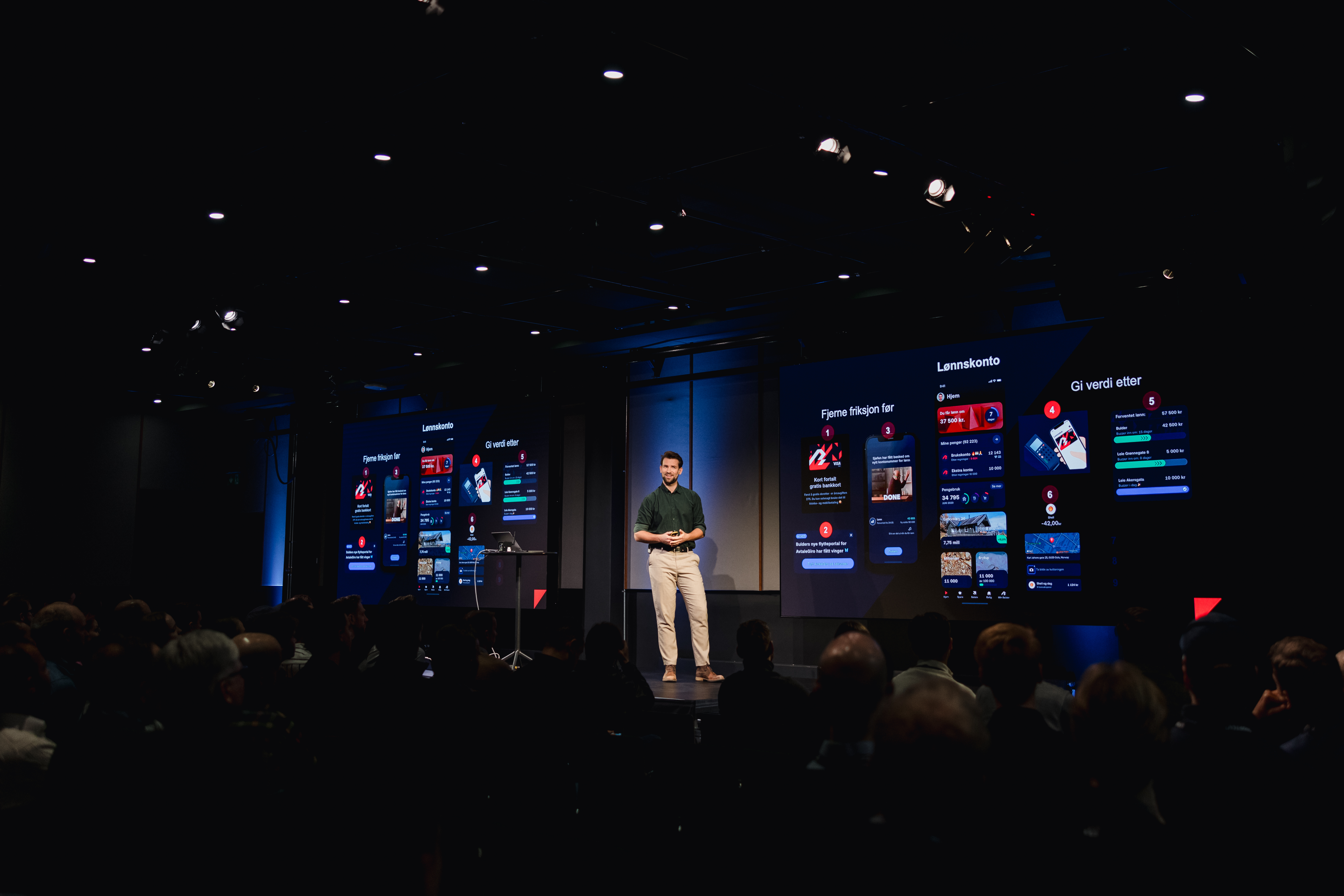 Nicolai on stage presenting Bulder app